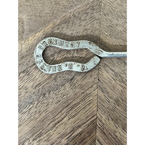 Vintage C.R. Nelson Creamery Sanitary Dairy Milk Cap Opener - Picture 2 of 6